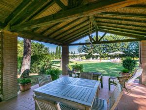 A garden outside Apartment Marrone by Interhome