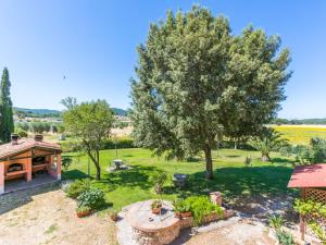 A garden outside Apartment Marrone by Interhome