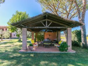 A garden outside Apartment Marrone by Interhome