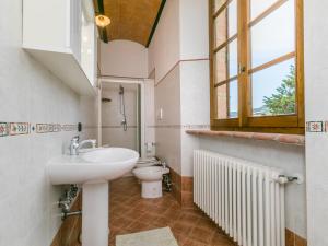 A bathroom at Apartment Villa Caggio-1 by Interhome