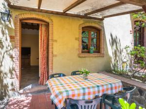 Patio alebo iná vonkajšia časť ubytovania Apartment Farfalla-1 by Interhome