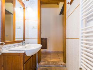 Kúpeľňa v ubytovaní Apartment Farfalla-1 by Interhome