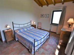 A bed or beds in a room at Apartment La Corte Bricca - Bilo A by Interhome