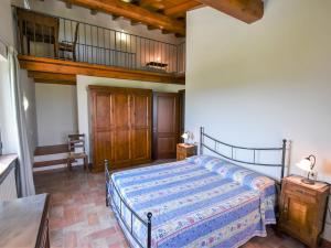 A bed or beds in a room at Apartment La Corte Bricca - Bilo A by Interhome