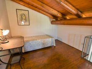 A bed or beds in a room at Apartment La Corte Bricca - Bilo A by Interhome