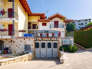 Το κτήριο όπου στεγάζεται  το διαμέρισμα +28 φωτογραφίες