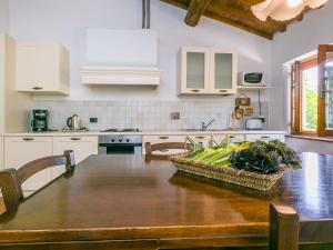 Η κουζίνα ή μικρή κουζίνα στο Apartment Francigena-4 by Interhome