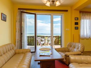 Posezení v ubytování Holiday Home Panorama by Interhome