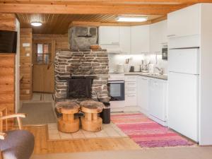 Η κουζίνα ή μικρή κουζίνα στο Holiday Home Ruka-kitkan käki by Interhome