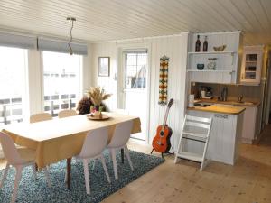 Chalet Bakketoppen - SOW111 by Interhome tesisinde mutfak veya mini mutfak