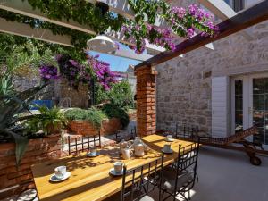 Patio nebo venkovní prostory v ubytování Holiday Home Marijan by Interhome