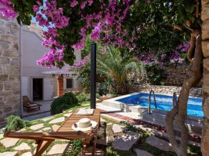 Bazén v ubytování Holiday Home Marijan by Interhome nebo v jeho okolí