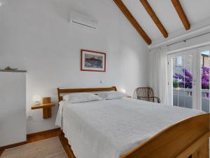 Postel nebo postele na pokoji v ubytování Holiday Home Marijan by Interhome