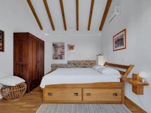 Postel nebo postele na pokoji v ubytování Holiday Home Marijan by Interhome