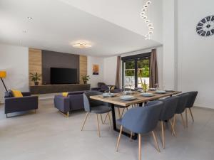 תמונה מהגלריה של Villa Pinnidae by Interhome בלופאר