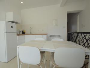 Køkken eller tekøkken på Apartment Mira-4 by Interhome