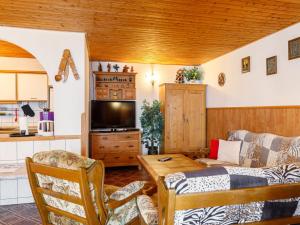 Televízia a/alebo spoločenská miestnosť v ubytovaní Holiday Home Sunny by Interhome
