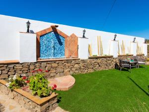 Vonkajšia záhrada v ubytovaní Holiday Home Villa Miradri by Interhome