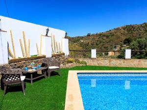 Bazén v ubytovaní Holiday Home Villa Miradri by Interhome alebo v jeho blízkosti