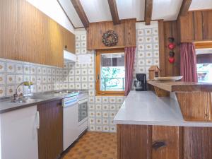 Een keuken of kitchenette bij Apartment Parc B 431 by Interhome
