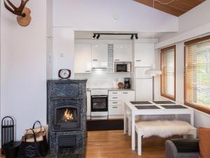 Kuchyň nebo kuchyňský kout v ubytování Holiday Home Karhunvartijan linna b16 by Interhome + 19 fotografií