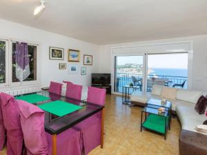 Televízia a/alebo spoločenská miestnosť v ubytovaní Apartment Bella Vista by Interhome