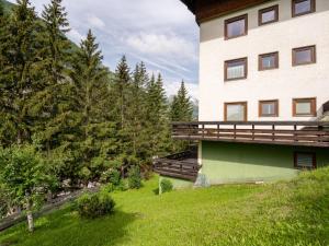 Ein Garten an der Unterkunft Apartment Top 49A by Interhome