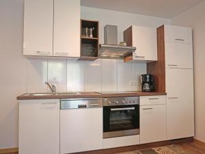 Köök või kööginurk majutusasutuses Apartment Jonas by Interhome