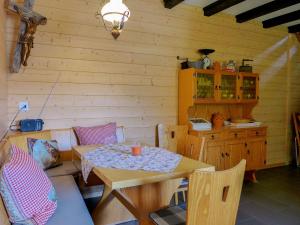 Foto dalla galleria di Holiday Home Chalet Ninette by Interhome a Eischoll