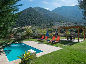 Bazén v ubytování Villa Pathos by Interhome nebo v jeho okolí