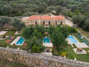 Výhled na bazén z ubytování Villa Pathos by Interhome nebo okolí