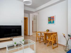 TV a/nebo společenská místnost v ubytování Apartment Benasol-1 by Interhome