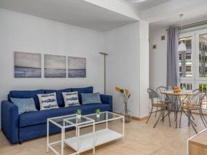 Posezení v ubytování Apartment Benasol-1 by Interhome + 34 fotografií