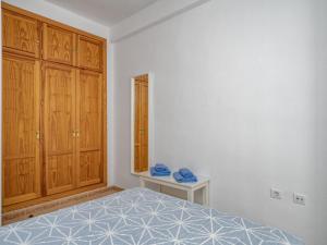 Łóżko lub łóżka w pokoju w obiekcie Apartment Benasol-1 by Interhome
