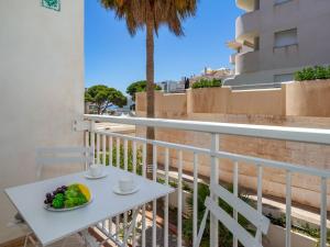 Balkon lub taras w obiekcie Apartment Benasol-1 by Interhome