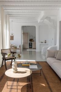 Kuchyňa alebo kuchynka v ubytovaní Mykonos Esti Luxury Villas