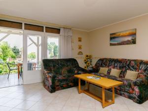 A seating area at Holiday Home Jazmin by Interhome