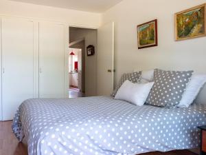 Posteľ alebo postele v izbe v ubytovaní Apartment Les Pêcheries by Interhome
