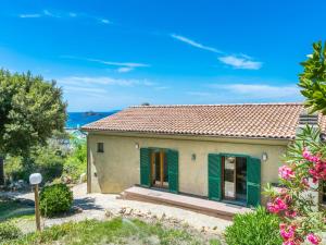 una casa con vista sull'oceano di Villa Villa Giuliana by Interhome a Punta Ala