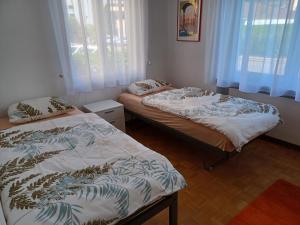 Tempat tidur dalam kamar di Apartment Casa al Passetto by Interhome
