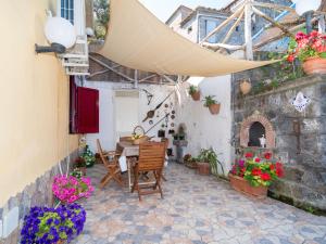 Patio alebo iná vonkajšia časť ubytovania Apartment Nataly Country House by Interhome