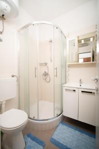 Ένα μπάνιο στο Apartmani Zlata +11 φωτογραφίες