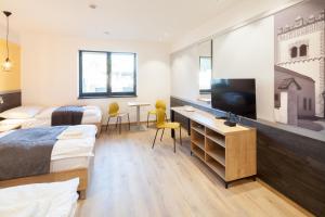 TV a/nebo společenská místnost v ubytování TANKER Apartments & Bistro Čaradice + 14 fotografií