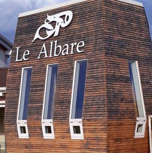 a sign on the side of a building at B&B Le Albare in Montecchia di Crosara