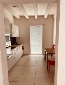 Kuchyň nebo kuchyňský kout v ubytování B&B Le Albare