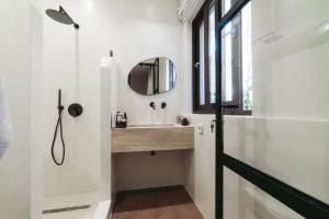 A bathroom at Yasemi