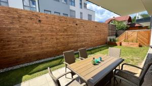 Patio lub wspólna przestrzeń na świeżym powietrzu w obiekcie Apartment SCHLADMING - Neualm center