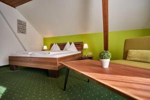 Llit o llits en una habitació de Haus am See Stubenberg