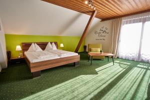 Llit o llits en una habitació de Haus am See Stubenberg