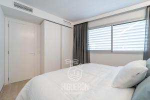 Posteľ alebo postele v izbe v ubytovaní HigueronRentals Wave